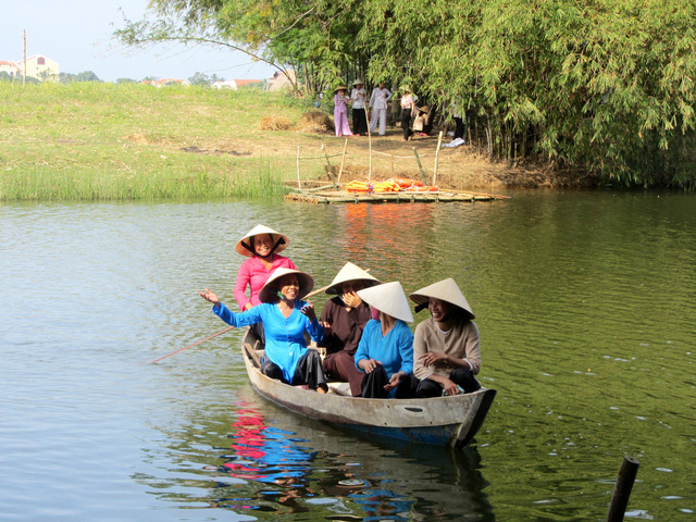 Đóng[-]cửa[-]làng[-]du[-]lịch[-]cộng[-]đồng[-]Triêm[-]Tây:[-]Mô[-]hình[-]chưa[-]kịp[-]chín